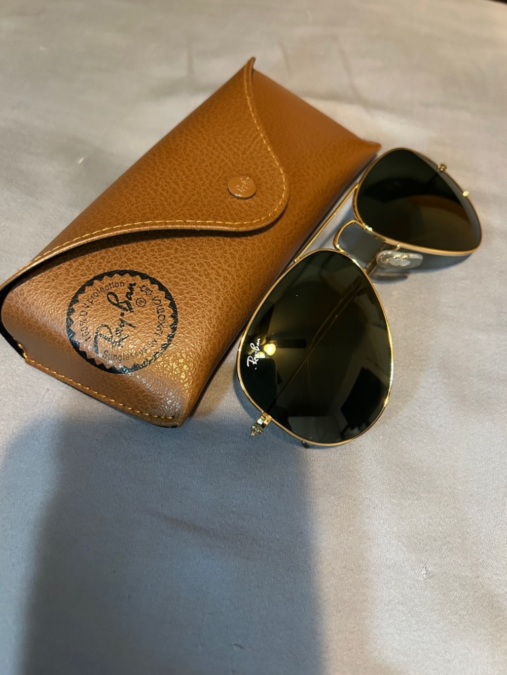 Ray-Ban Gold Metal Aviator Sunglasses with Dark Green Lenses